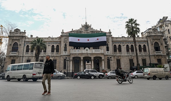 الحكومة الانتقالية قد تجد نفسها في مواجهة صعوبات تحول دون حصول التدفّق المرغوب من الاستثمارات العربية والأجنبية (أ ف ب)