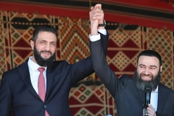 قام الشرع باستقبال بويضاني في دمشق، قبل أن ينتقل معه إلى دوما، حيث أقام فصيل «جيش الإسلام» خيمة احتفالية (من الويب)
