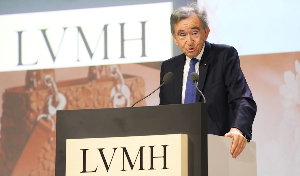 شهدت LVMH خلال العام الجاري تراجعاً ملحوظاً في سعر سهمها بنسبة 26%