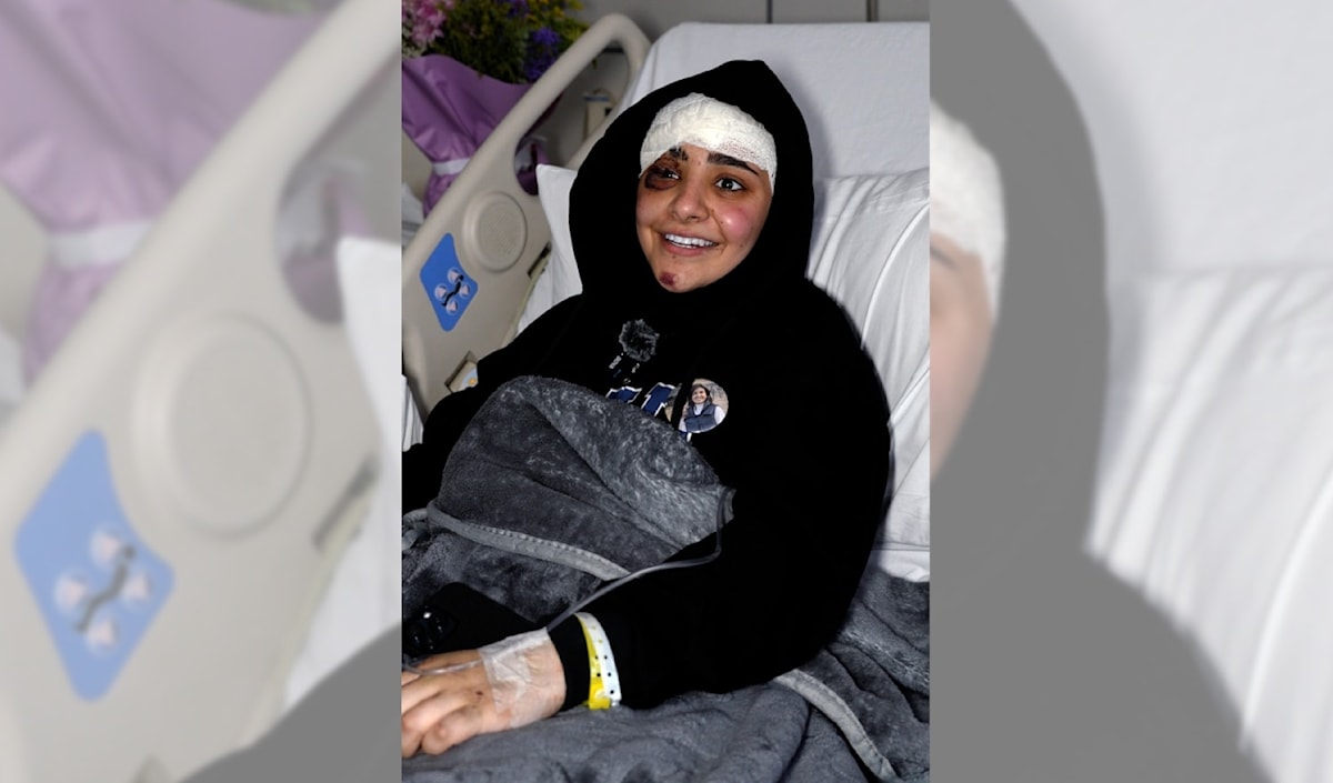 المصورة زينب فرج في مستشفى الزهراء (حسين عزالدين)