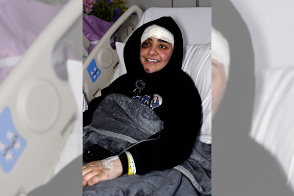 المصورة زينب فرج في مستشفى الزهراء (حسين عزالدين)