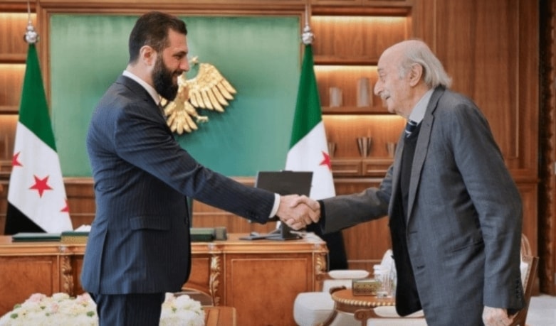 الشرع يستقبل جنبلاط في قصر الشعب بدمشق (سانا)