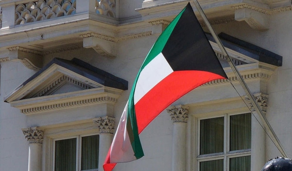 تظاهرة كبيرة خرجت أمام القنصلية الكويتية في البصرة (من الويب)