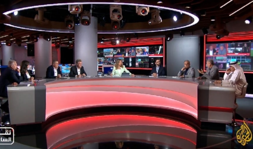 جمعت «الجزيرة» محللين عرباً، ووضعتهم على طاولة برنامج «نقاش الساعة»