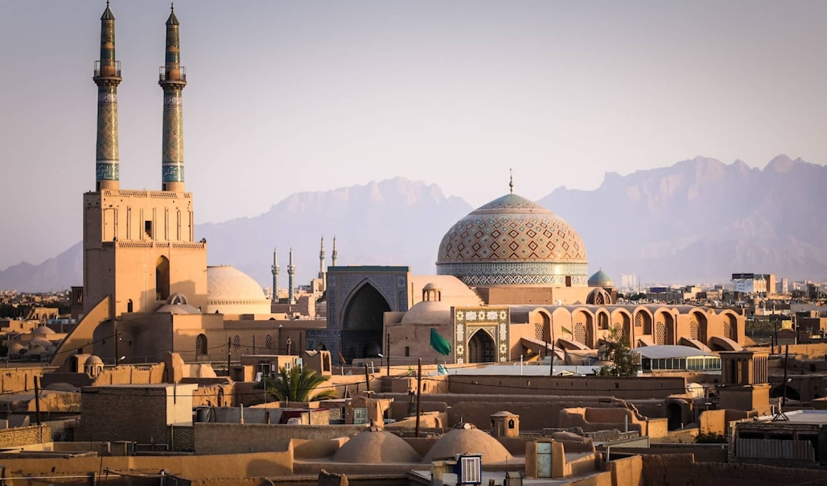 صورة لمدينة أصفهان التاريخية في إيران (المستشارية الثقافية الإيرانية)