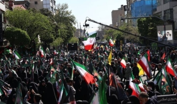 حشود في طهران تشارك في أربعين المرشد الشهيد علي خامنئي (من الويب)