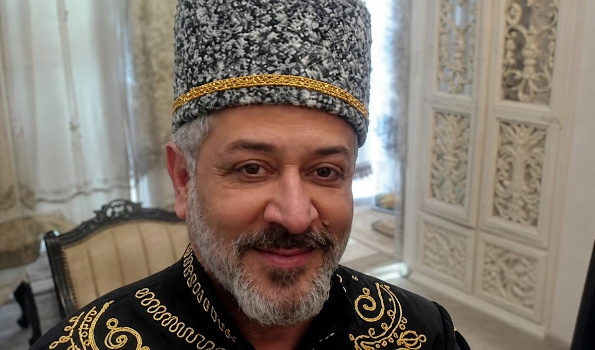 عبد المنعم عمايري يختبئ في «بيت الياسمين»