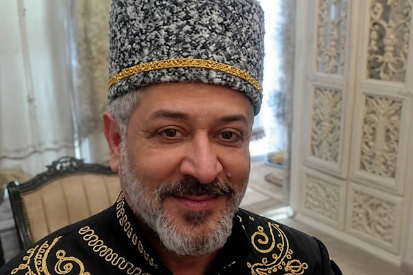 عبد المنعم عمايري يختبئ في «بيت الياسمين»