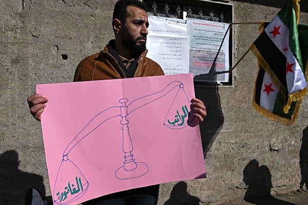 جزءٌ من المنشآت سيكون مضطرّاً إلى تخفيض كميات إنتاجه، مع ما يعنيه هذا من تخفيض لعدد العمال وأجورهم الشهرية (أ ف ب)