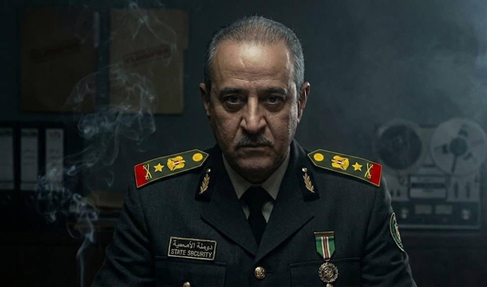 يجسد بسام كوسا شخصية مدير مكتب الرئيس (صورة معدّة بالذكاء الاصطناعي).