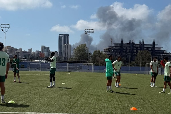 غاب لاعبو الأنصار عن تمارين فريقهم في الأيام الخمسة الماضية اعتراضاً على عدم نيل رواتبهم كاملة