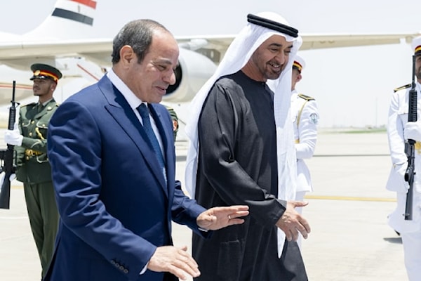 أسهمت الزيارة الأخيرة للسيسي إلى الإمارات، في تسريع وتيرة استئناف العلاقات مع الإمارات (من الويب)