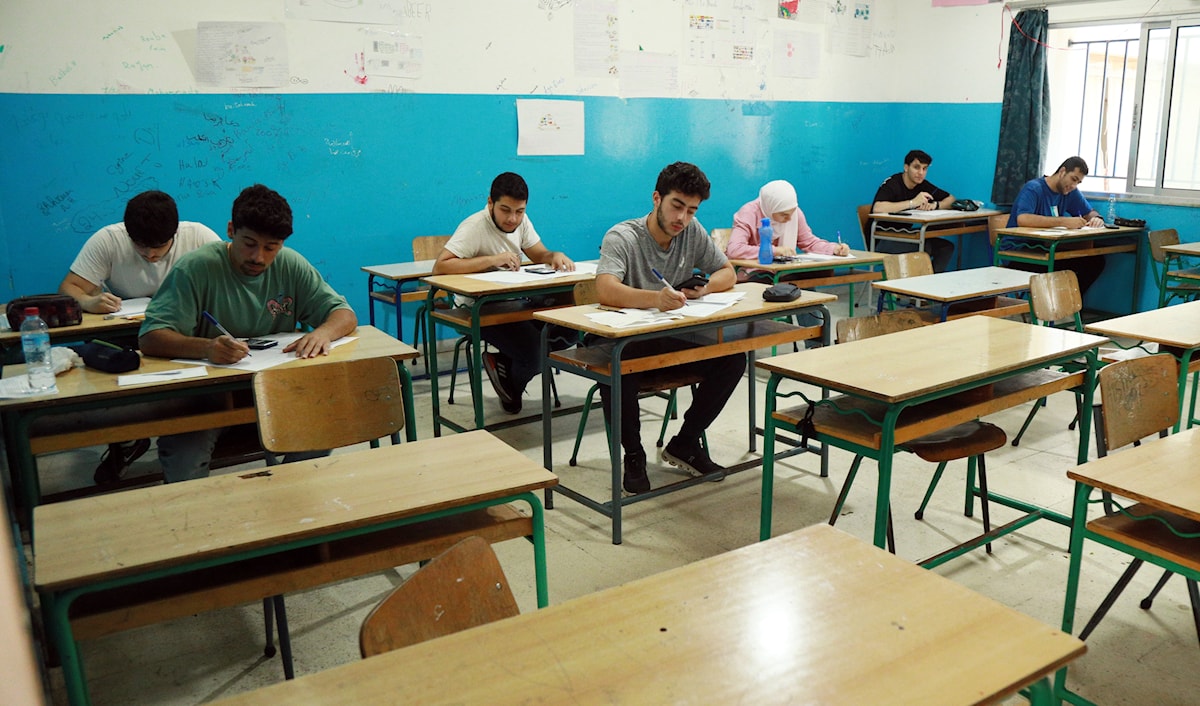 يجد الطلاب أنفسهم أمام تبعات أخطاء إدارية وقانونية لم يكونوا طرفاً فيها (مروان بو حيدر)