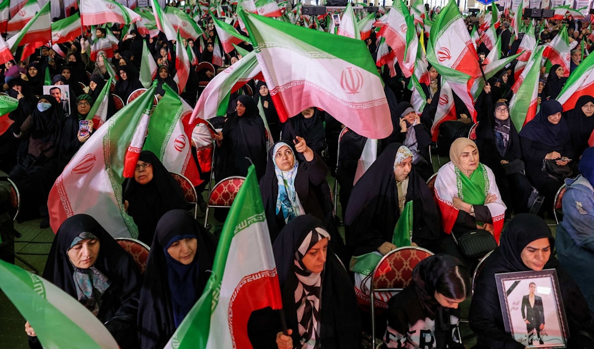 تجمعات يومية مؤيدة للموقف الإيراني في الحرب (من الويب)