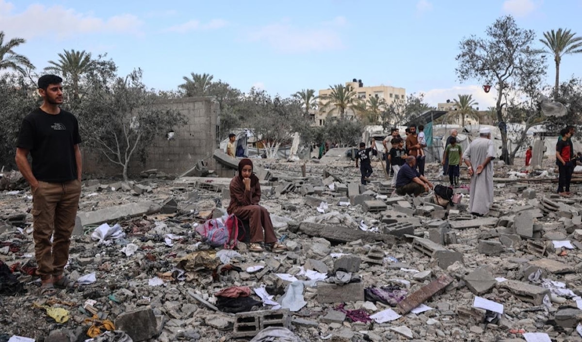 أكّدت فصائل المقاومة أن «خريطة ميلادينوف» لإدارة غزة تمثّل ابتزازاً سياسياً وإنسانياً (أ ف ب)
