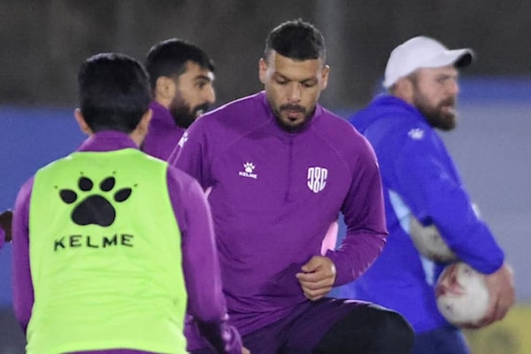 تشارك في الدورة الأندية الستة الأولى في الترتيب العام الحالي للدوري والتي تضم جميع لاعبي منتخب لبنان المحليين.