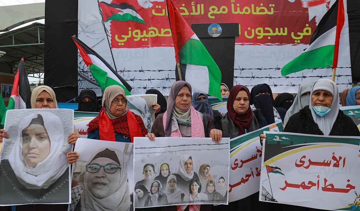 حذّرت حركة «حماس» من تصاعد الجرائم بحق الأسيرات الفلسطينيات (من الويب)