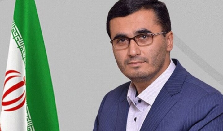 عضو هيئة رئاسة البرلمان الإيراني روح الله متفكر آزاد (وكالة مهر)