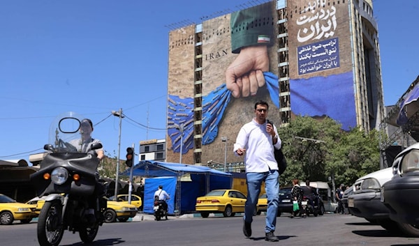 من المرجّح أن تستمرّ إيران في تلقّي الأموال مقابل نفطها الموجود في عرض البحر حتى شهر تشرين الأول (أ ف ب)