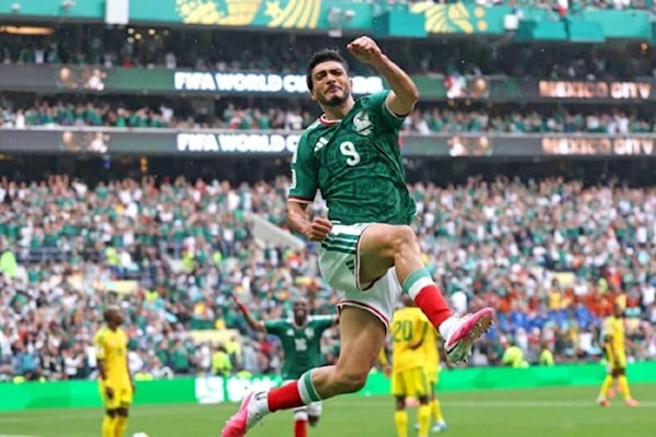 سجّلَ كل من خوليان كينيونيس (9) وراؤول خيمينيز (67) هدفَي المنتخب المكسيكي.