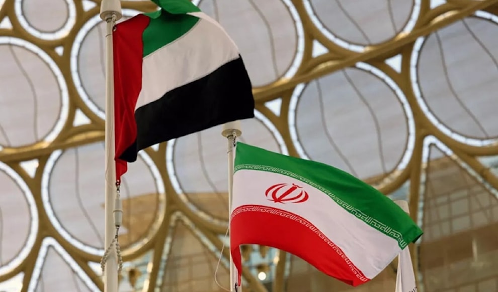 أبلغ مصدران إقليميان «رويترز» بأن الإمارات وافقت على الإفراج عن 10 مليارات دولار لصالح إيران. (من الويب)