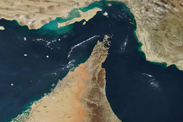 خريطة عامة لمضيق هرمز وفيها تبدو جزيرة قشم الايرانية (من الويب)