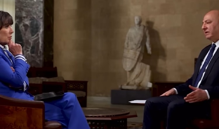 المفاجأة تعليق أمانبور على ما لمسته خلال مقابلة الرئيس وصديقتها الشاعرة اللبنانية جمانة حداد.