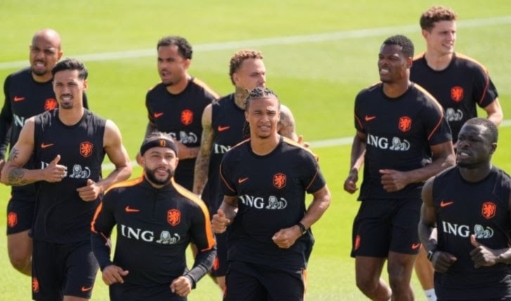 يدخلُ المنتخب الهولندي اللقاءَ بطموح تحقيق بدايةٍ قوية في مجموعةٍ توصف بالأكثر تنافسية.