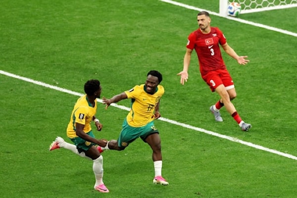 سجّلَ لأستراليا نيستوري إيرانكوندا (27) وكورنور ميتكالف (75).