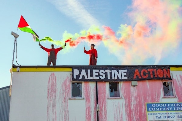 استهدفت «فلسطين أكشن» شركات الدفاع المرتبطة بإسرائيل (من الويب)