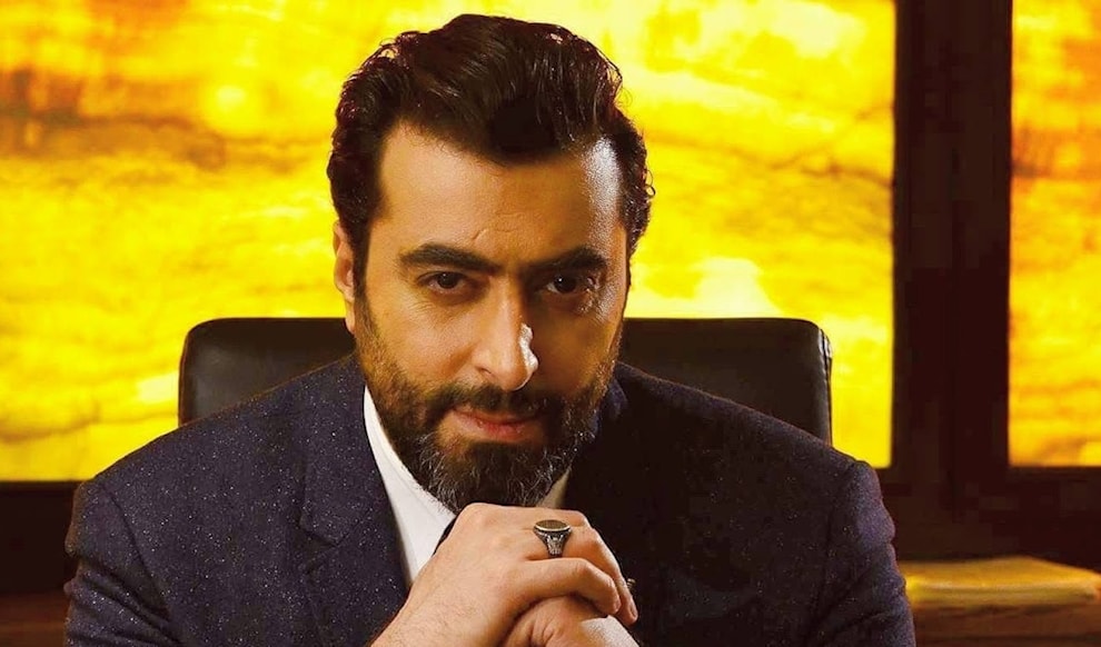 تدور أحداث المسلسل في قرية سورية يحلم سكانها بوصول خدمات الإنترنت والاتصالات.