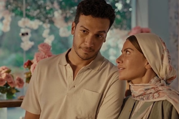 صبا مبارك وأحمد عبدالوهاب في مشهد من مسلسل «ورد على فل وياسمين»