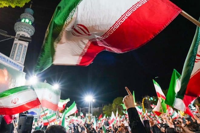 أعلن الحرس الثوري الإيراني إعادة إغلاق مضيق هرمز بشكل كامل (من الويب)