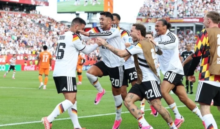 سجّلَ دينيس أونداف (68 و90+4) هدفَي المنتخب الألماني.
