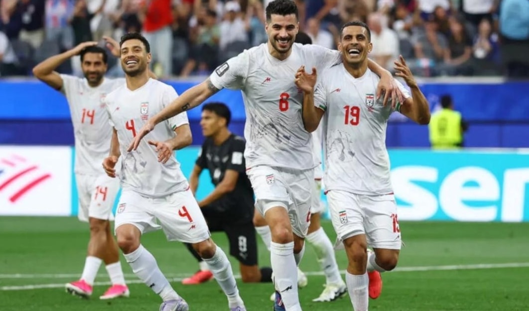 خطفَ منتخب إيران تعادلاً مثيراً من نيوزيلندا بهدفَين لكل منتخب.