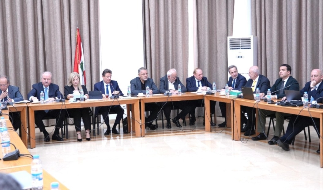 يُشترط الاستثمار بما لا يقل عن 500 ألف دولار في 3 مجالات لمنح الإقامة (من الويب)