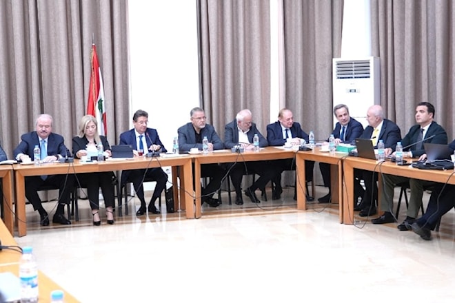 يُشترط الاستثمار بما لا يقل عن 500 ألف دولار في 3 مجالات لمنح الإقامة (من الويب)