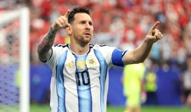 بات الساحر الأرجنتيني ميسي الهداف التاريخي لكأس العالم بوصوله للهدف رقم 18 متفوقاً على الألماني ميروسلاف كلوزه.