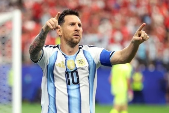بات الساحر الأرجنتيني ميسي الهداف التاريخي لكأس العالم بوصوله للهدف رقم 18 متفوقاً على الألماني ميروسلاف كلوزه.