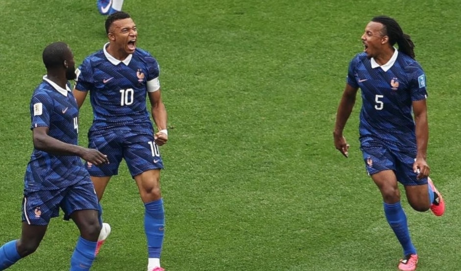 رفع المنتخب الفرنسي رصيده إلى ست نقاط في صدارة المجموعة التاسعة.