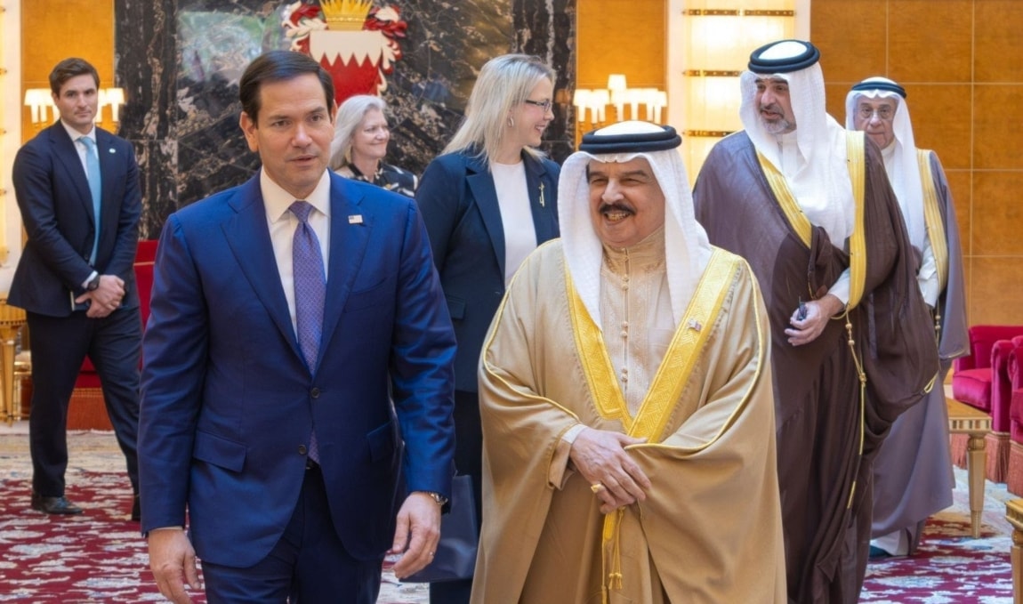 ملك البحرين، حمد بن عيسى، مع روبيو في قصر الحكم في المنامة (من الويب)