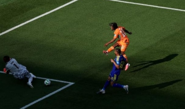 فازَ المنتخب الإيفواري على نظيره منتخب كوراساو بهدفَين نظيفَين.