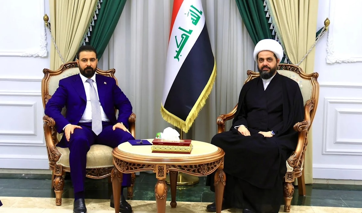 الزيدي مع الأمين العام لـ«العصائب»، قيس الخزعلي (من الويب)