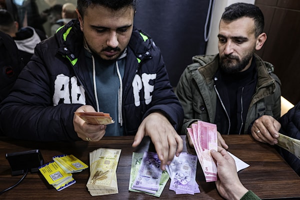 عودة سعر صرف الليرة إلى الانخفاض مجدّداً مقابل الدولار كانت متوقّعة، وقد جرى التحذير منها مُسبقاً (أ ف ب)
