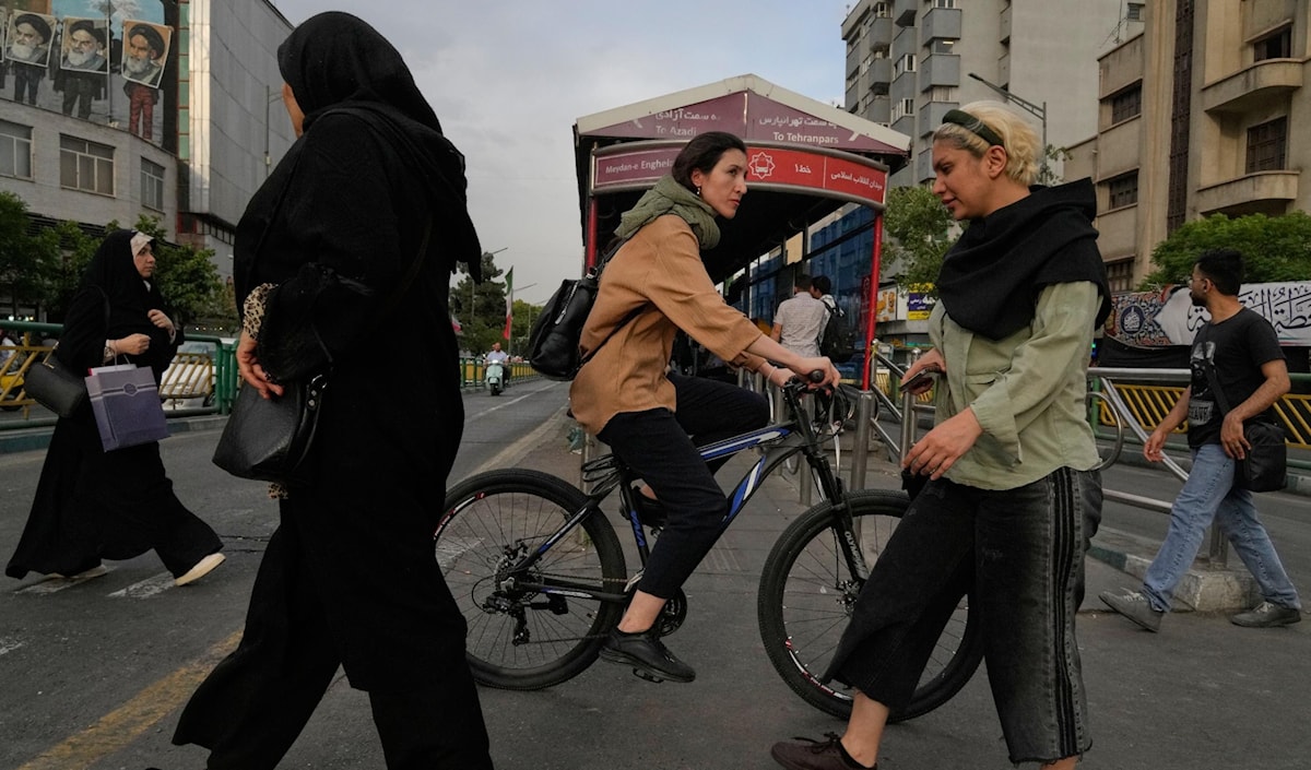 الحكومة الإيرانية تعمل على توسيع نظام «البطاقة التموينية الإلكترونية» (من الويب)