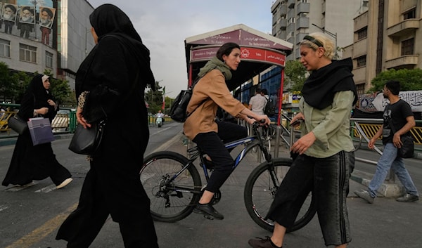 الحكومة الإيرانية تعمل على توسيع نظام «البطاقة التموينية الإلكترونية» (من الويب)