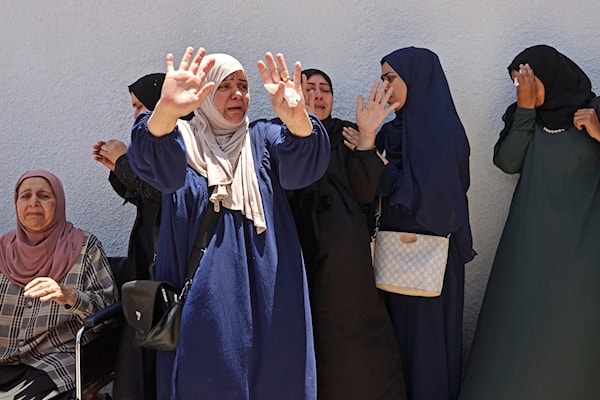 تشي كثافة الغارات والتركيز المتزايد على قصف الشقق السكنية بأن الاحتلال انتقل إلى مرحلة جديدة من التصعيد (أ ف ب)