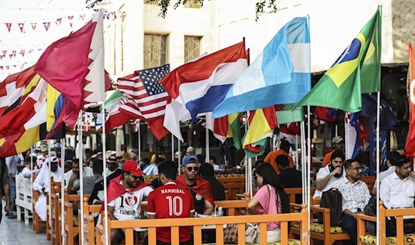 غالباً ما تكون المقاهي المكان المفضل لمتابعة مباريات المونديال في معظم دول العالم (طلال سلمان)