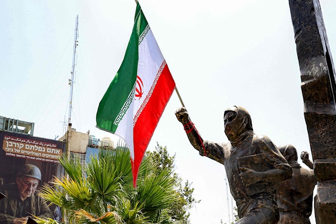 إيران: عون يتخلى عمّن سانده ويدعم من وضعه في مأزق (أ ف ب)