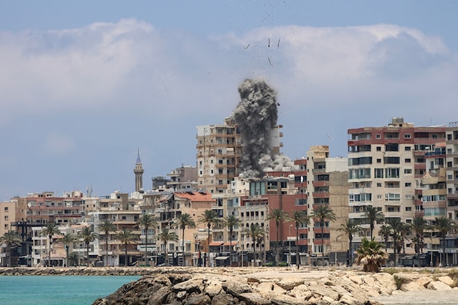غارات إسرائيلية على صور (أ ف ب)